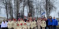 В Стародубе торжественно возложили цветы к памятнику Юрию Гагарину - Стародубский Вестник