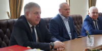 Брянский губернатор Александр Богомаз провёл рабочую встречу с замсекретаря Общественной палаты РФ - Стародубский Вестник