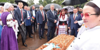 Делегацию Брянского региона встретили 80-метровым славянским пирогом - Стародубский Вестник